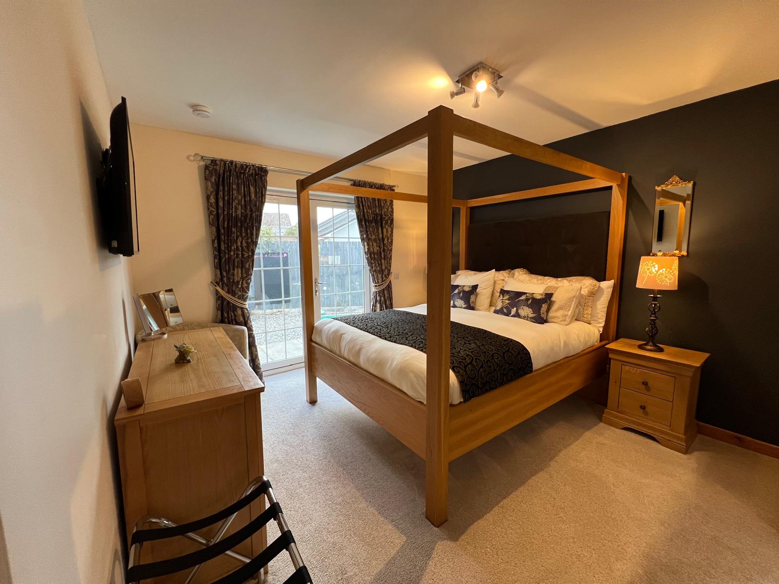 Lindfields four-poster bedroom