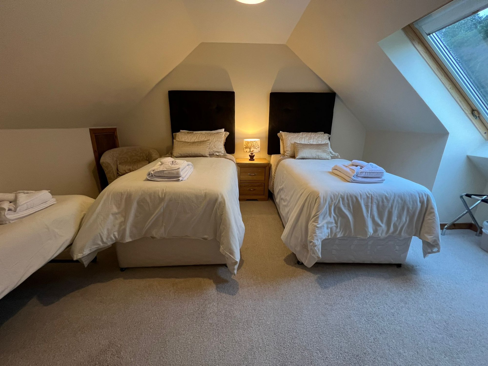 Lindfields bedroom 3 three singles