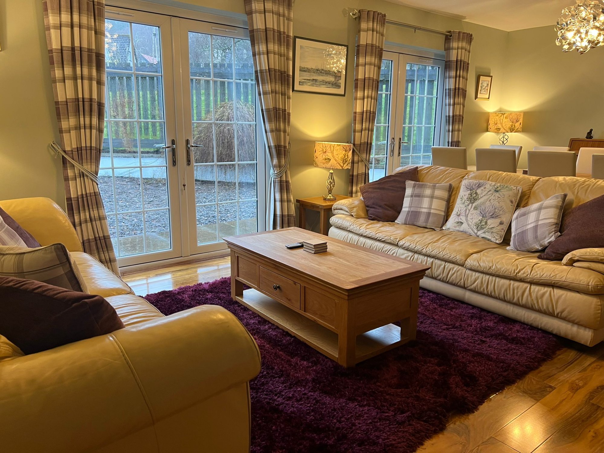 Lindfields lounge with french doors to outside seating