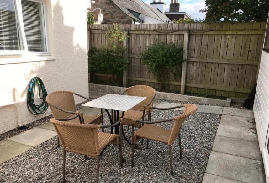 No.10 The Cottage private outdoor seating area